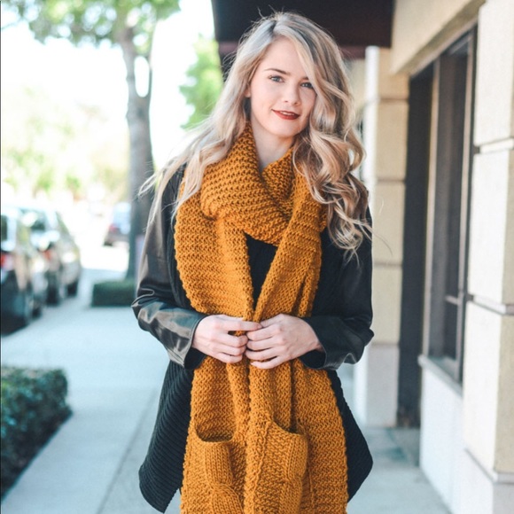 Chunky Oversized Pocket Scarf - Picture 2 of 2
